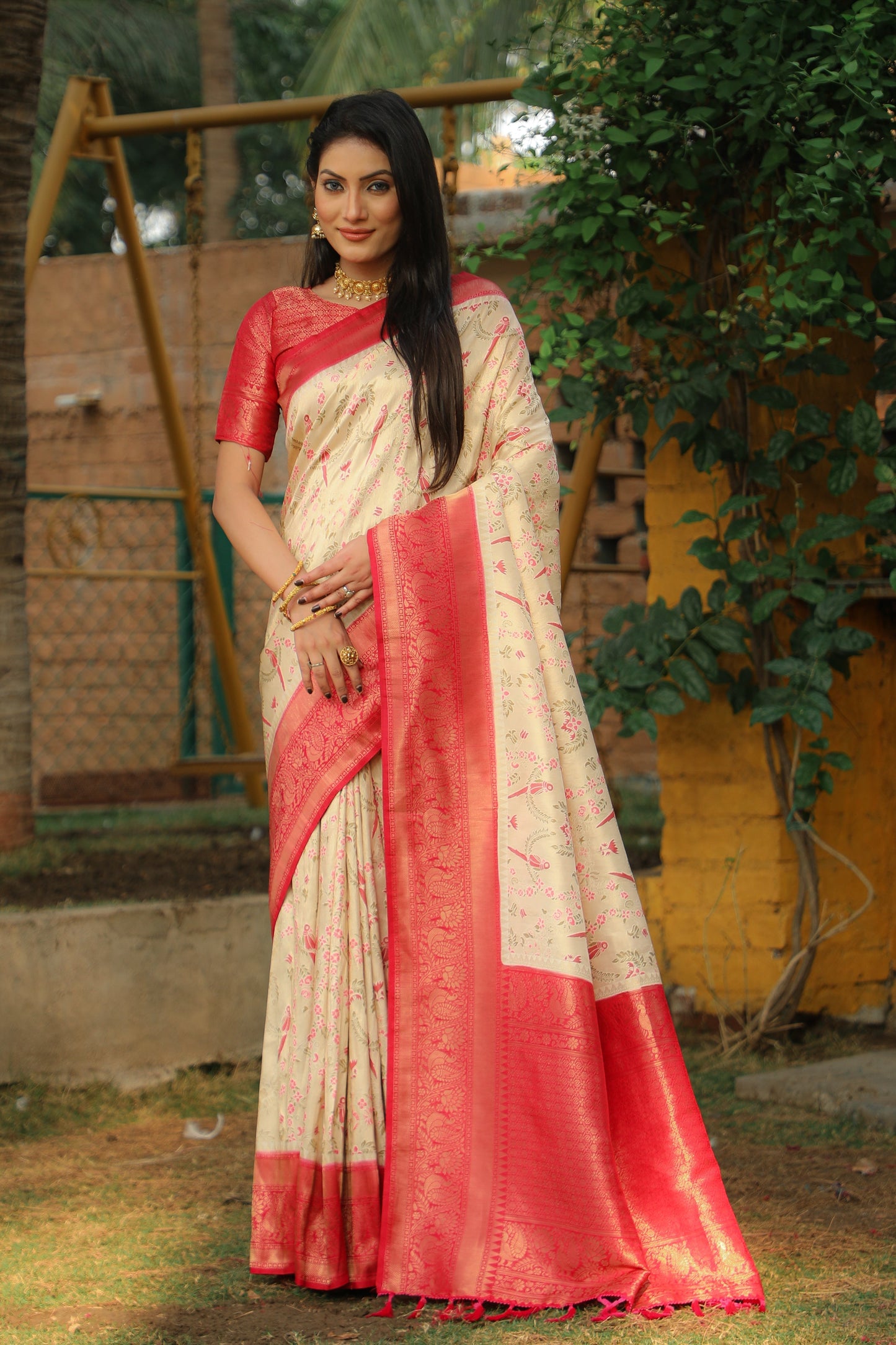 Glossy Kanjivaram Off White Color Soft Silk Saree