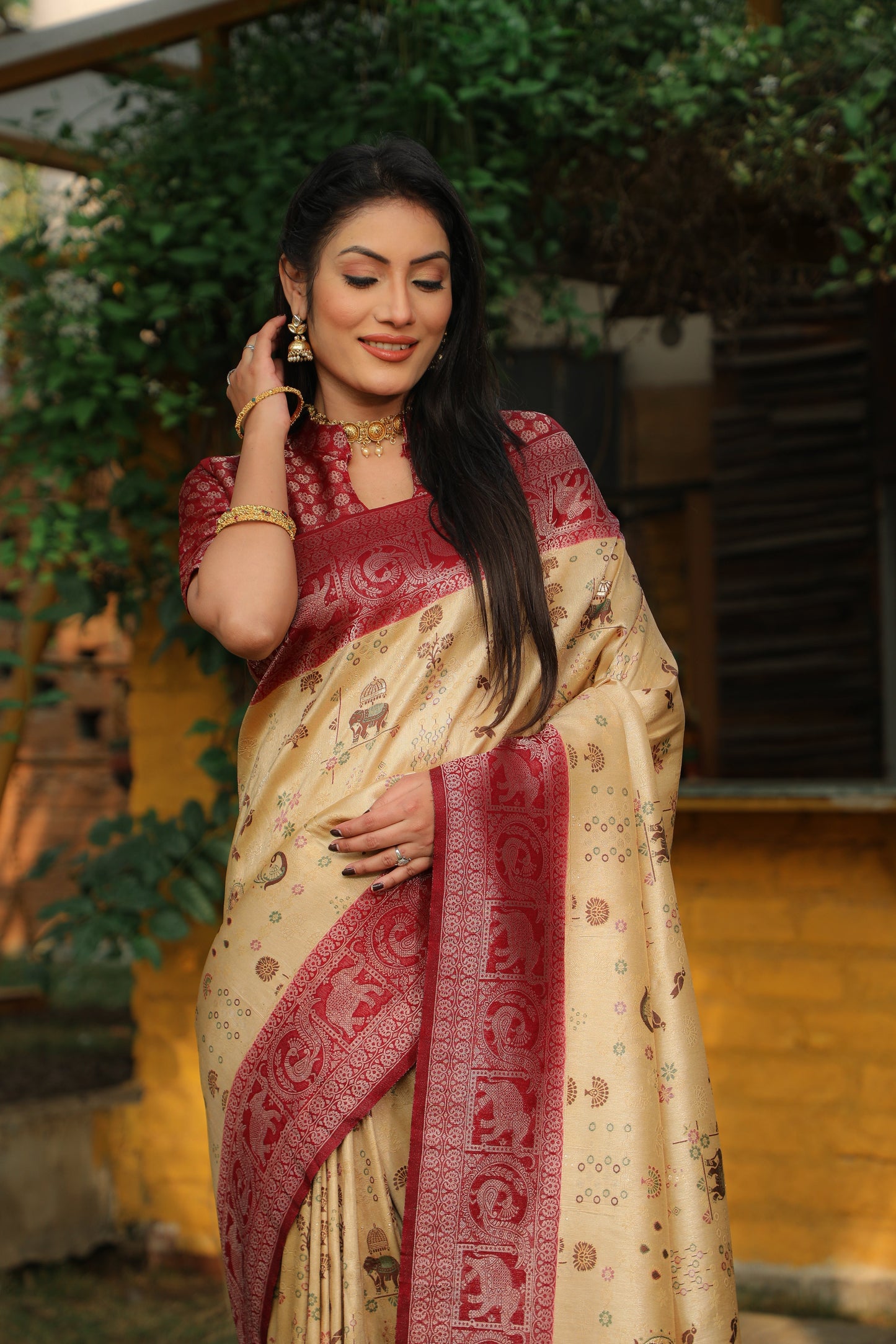 Innovative Soft Silk Zari Weaving Cream Color Saree