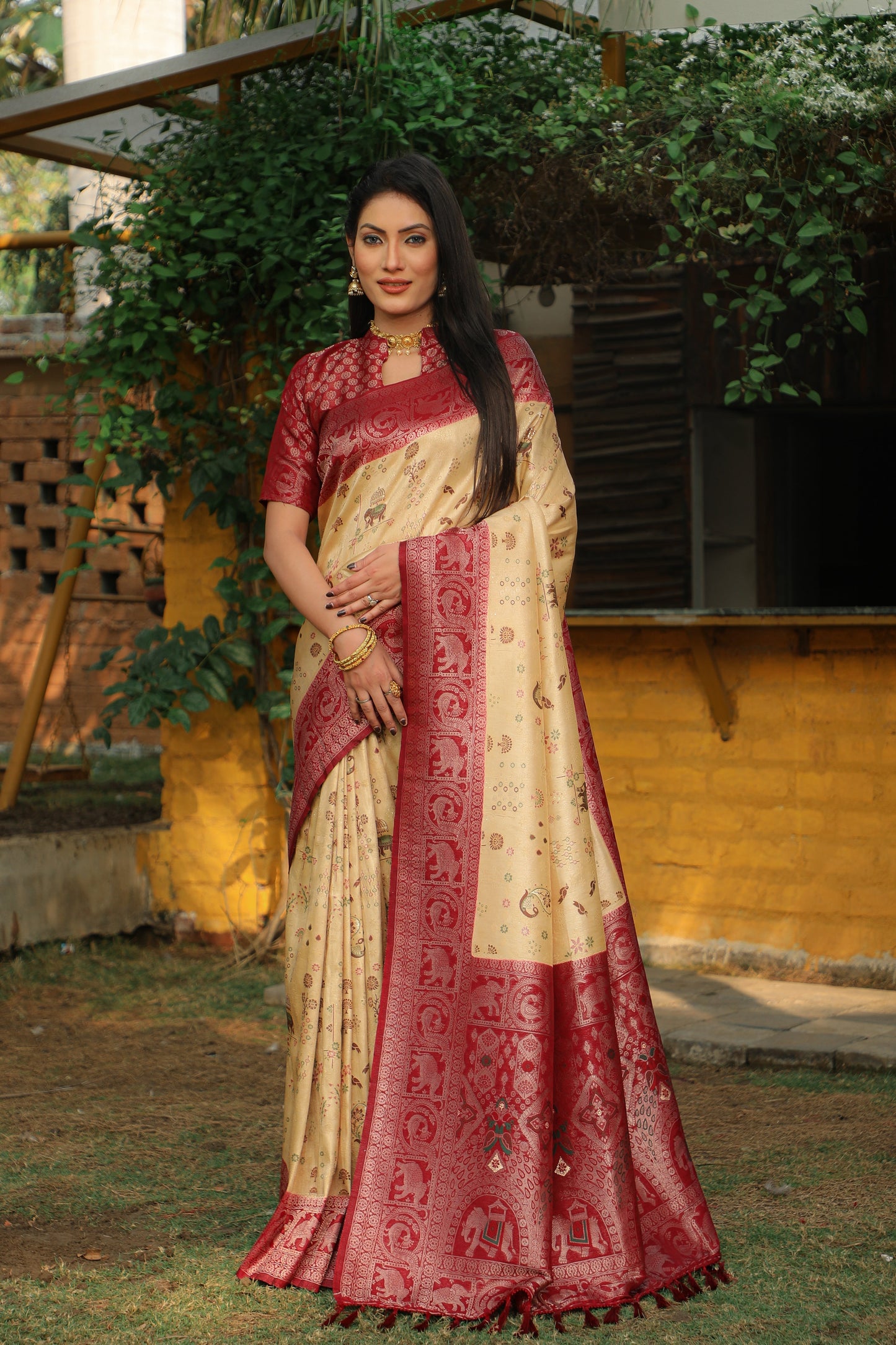 Innovative Soft Silk Zari Weaving Cream Color Saree