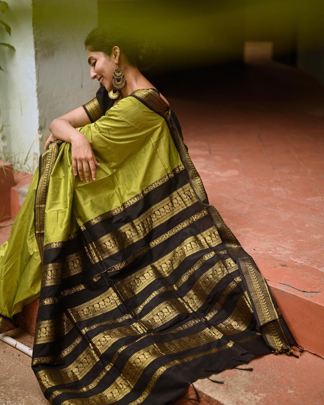 Reception Wear Zari Weaving Perrot Color Silk Saree