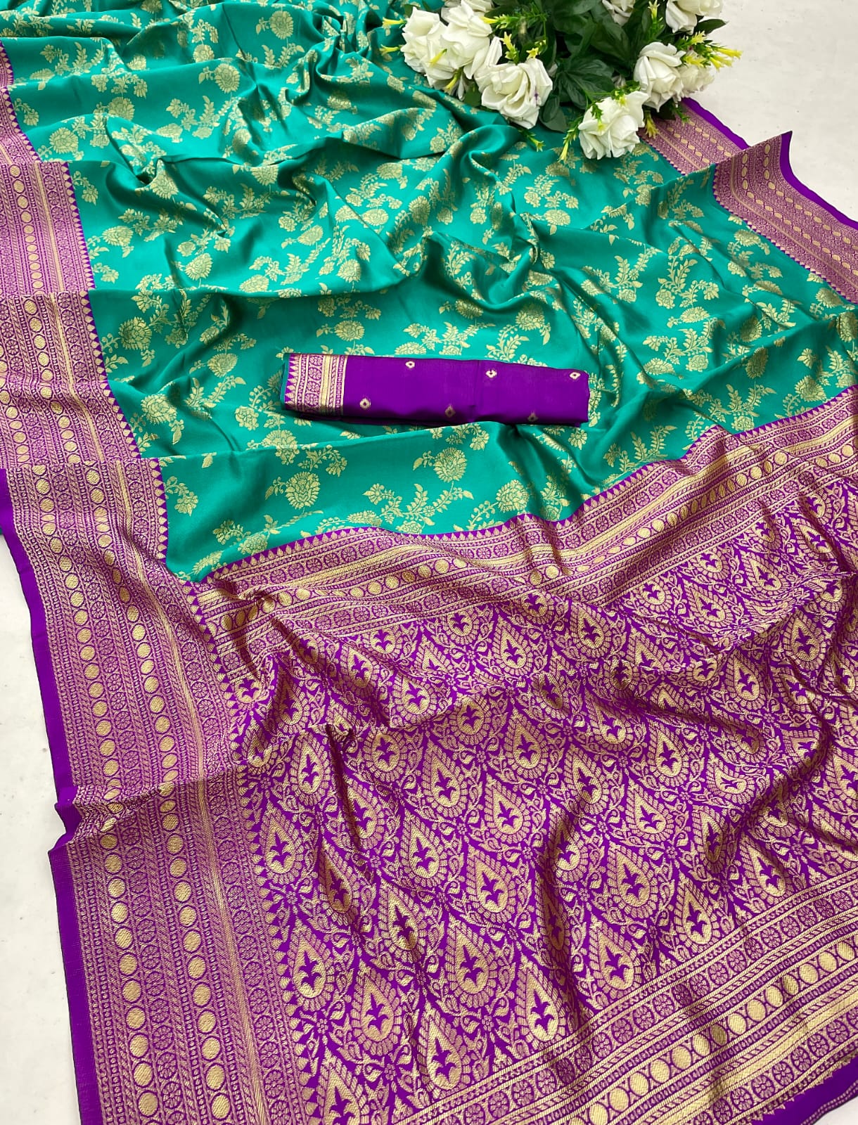 Stunning Jaquard Rama Color Silk Saree