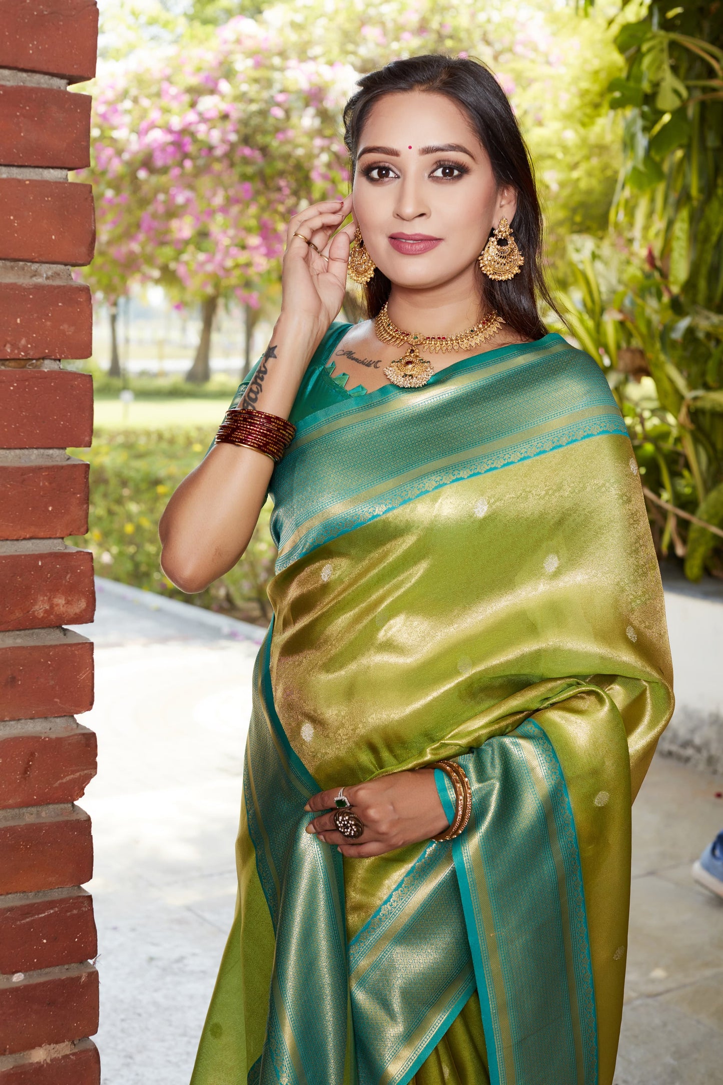 Admiring Jaquard Perrot Color Silk Saree