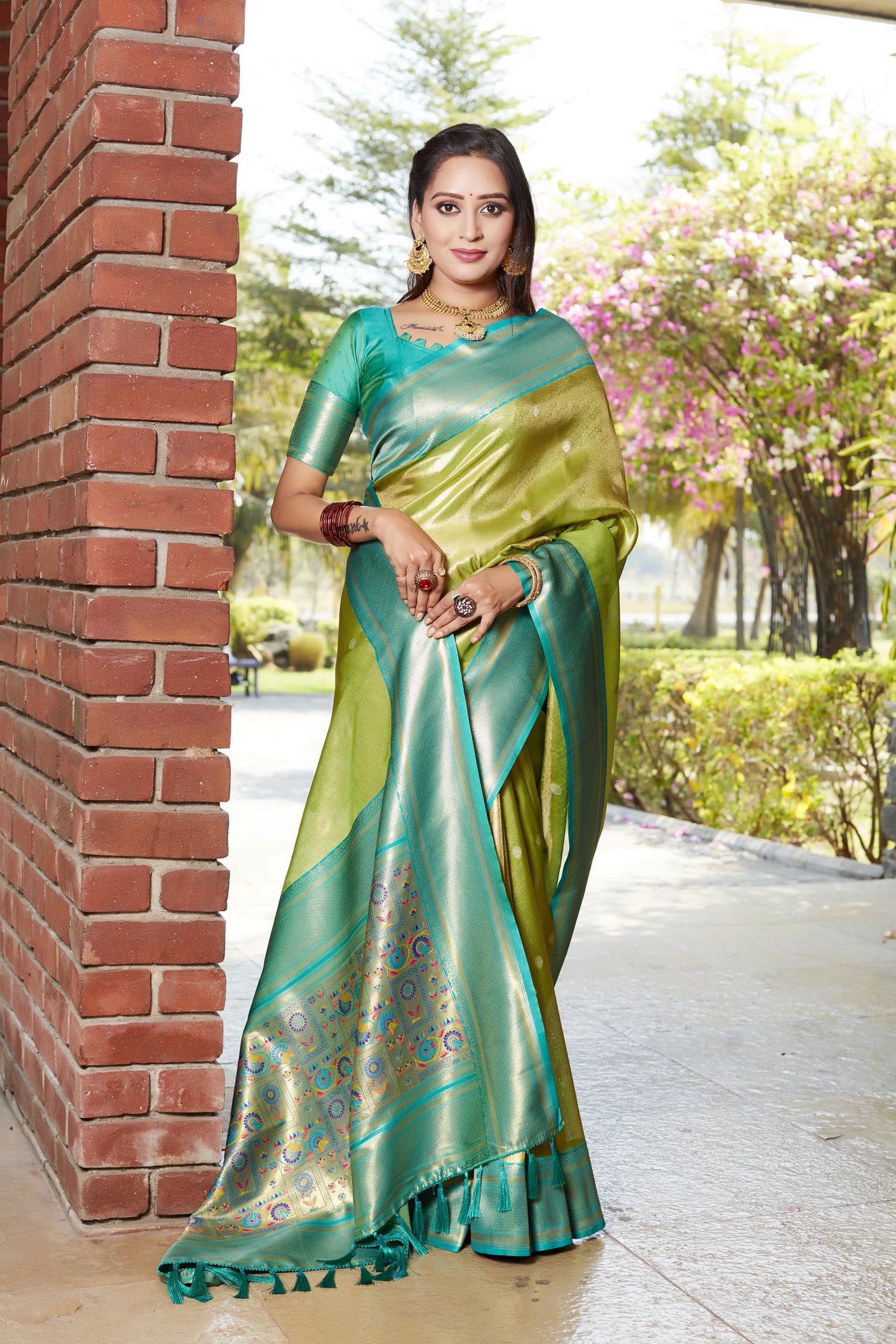 Admiring Jaquard Perrot Color Silk Saree