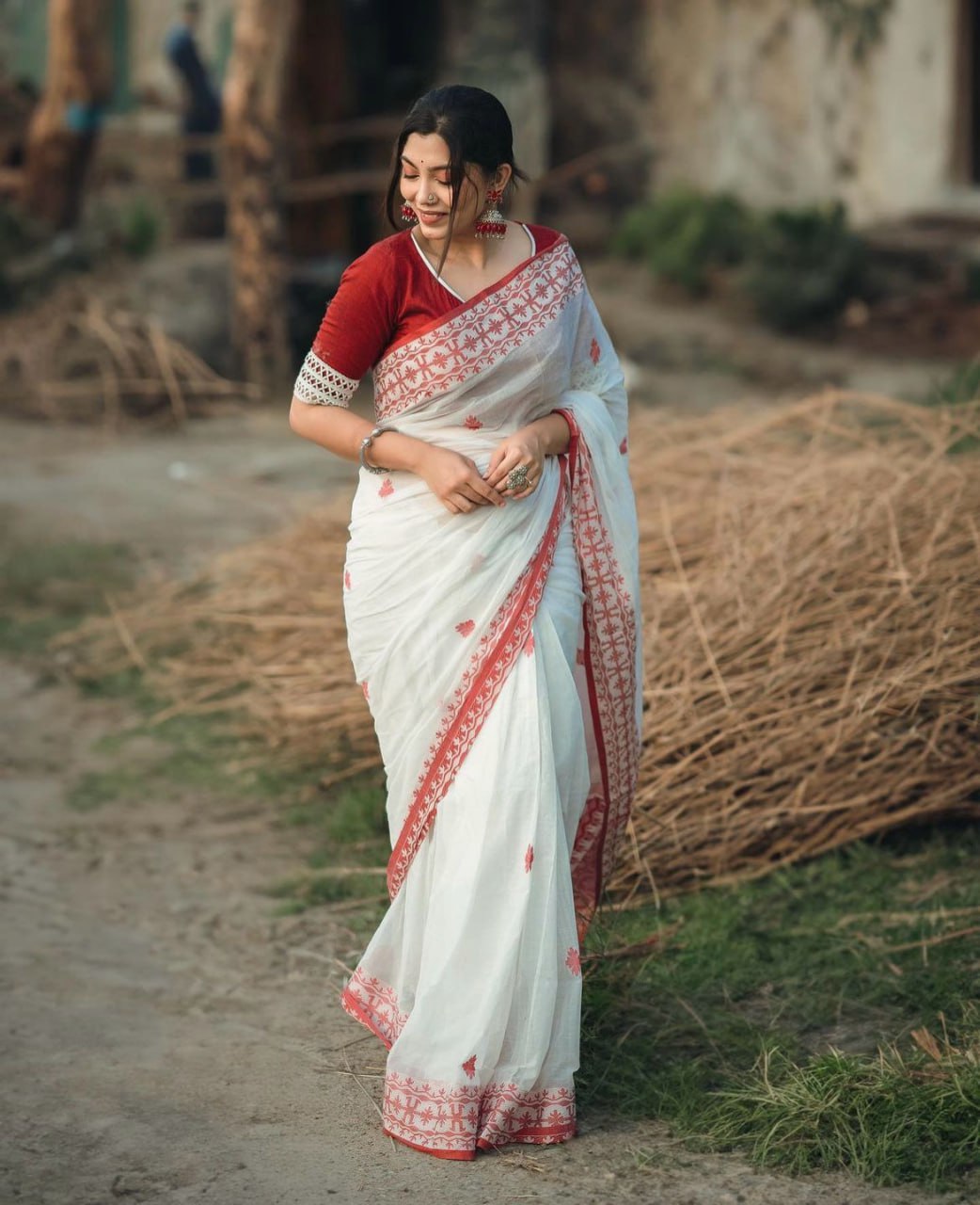 Glorious Off White Color Banarasi Silk Saree