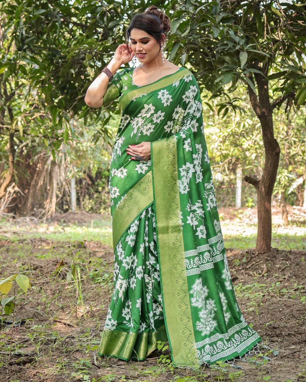 Demanding Printed Silk Perrot Color Saree