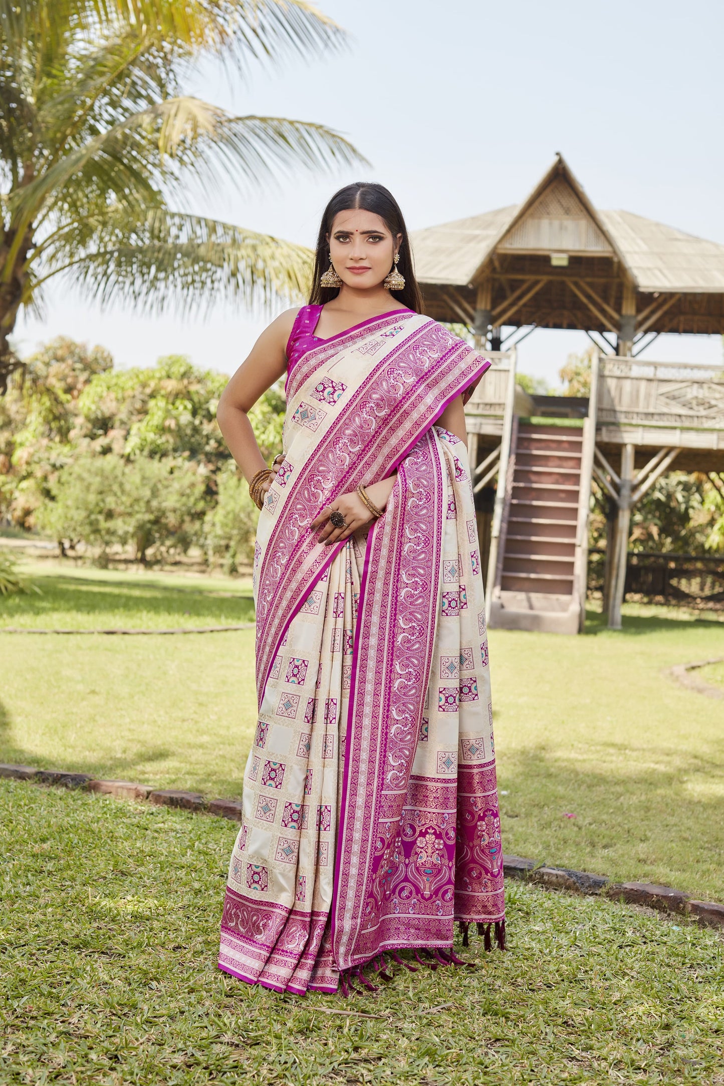 Glossy Kanjivaram Silk Onion Color Saree