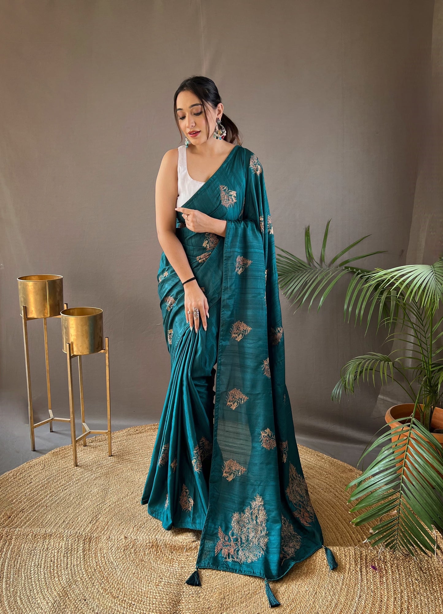 Glorious Jacquard Rama Color Saree