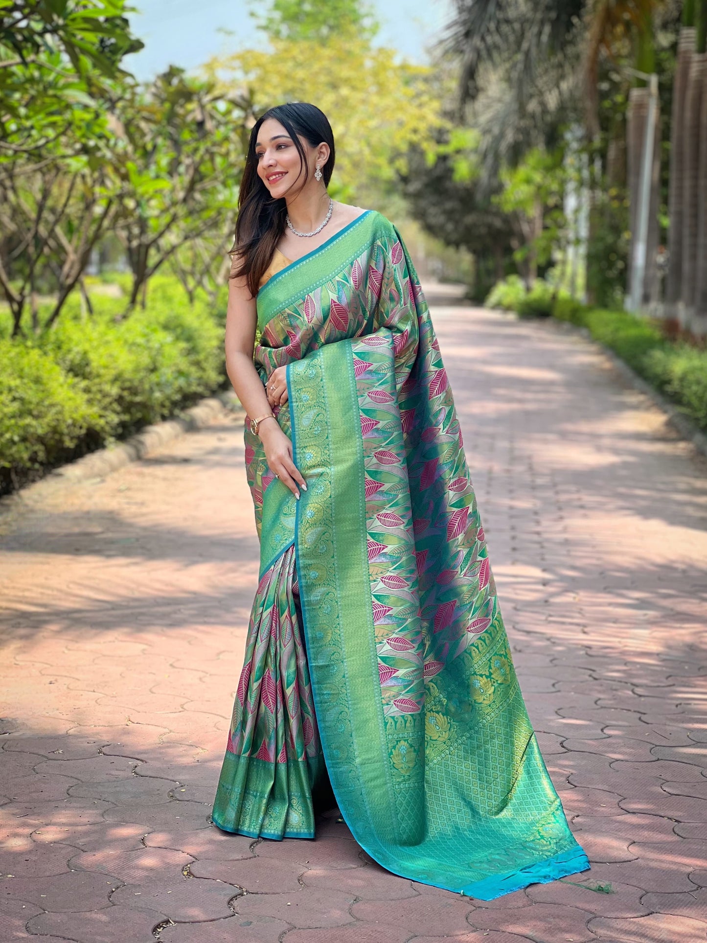 Marvelous Kanchipattu Silk Perrot Color Saree