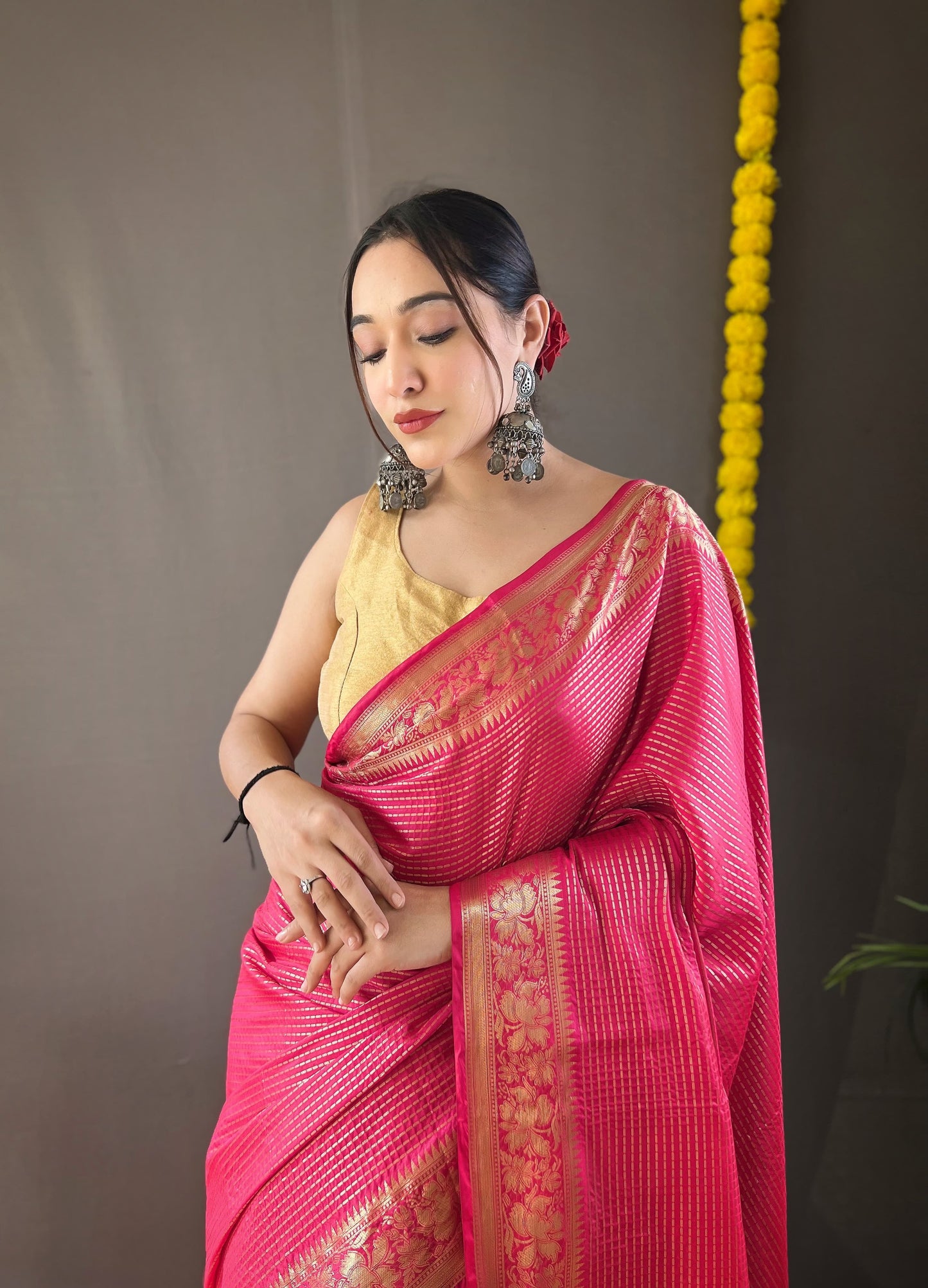 Fashionable Jaquard Pink Color Silk Saree