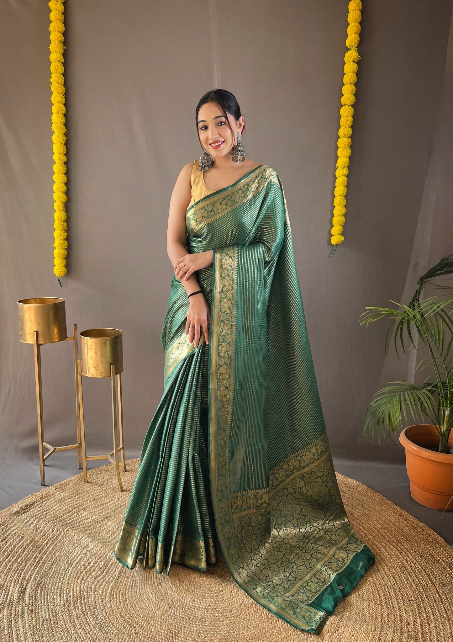 Fashionable Jaquard Green Color Silk Saree