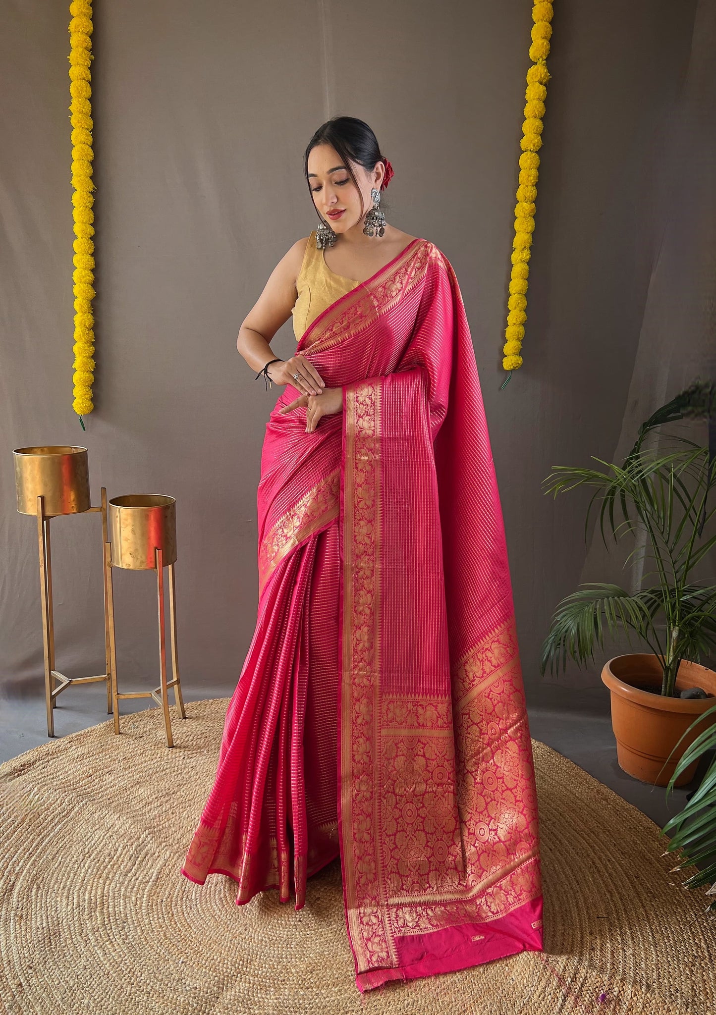 Fashionable Jaquard Pink Color Silk Saree