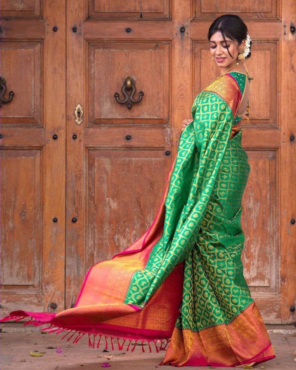 Glorious Jaquard Perrot Color Silk Saree