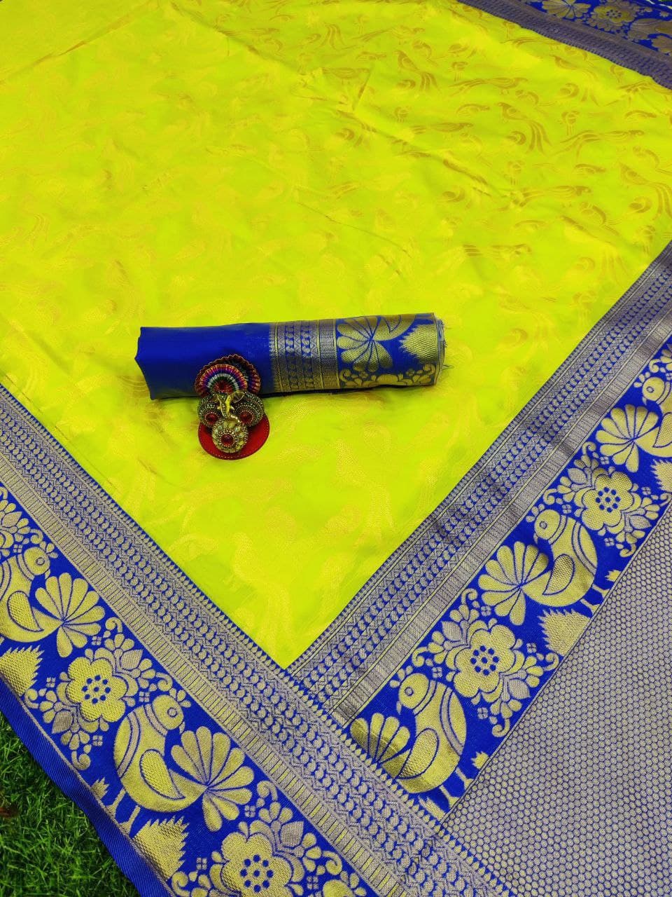 Imposing Jaquard Lemon Color Silk Saree