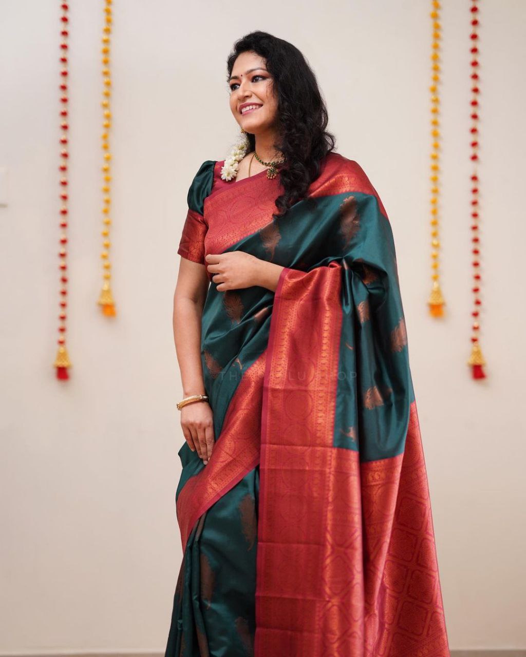 Glorious Jaquard Rama Color Silk Saree