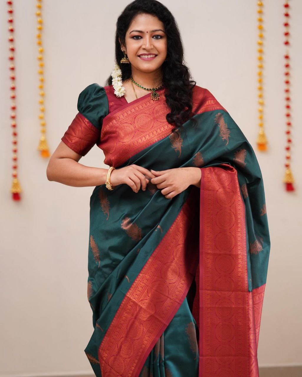 Glorious Jaquard Rama Color Silk Saree