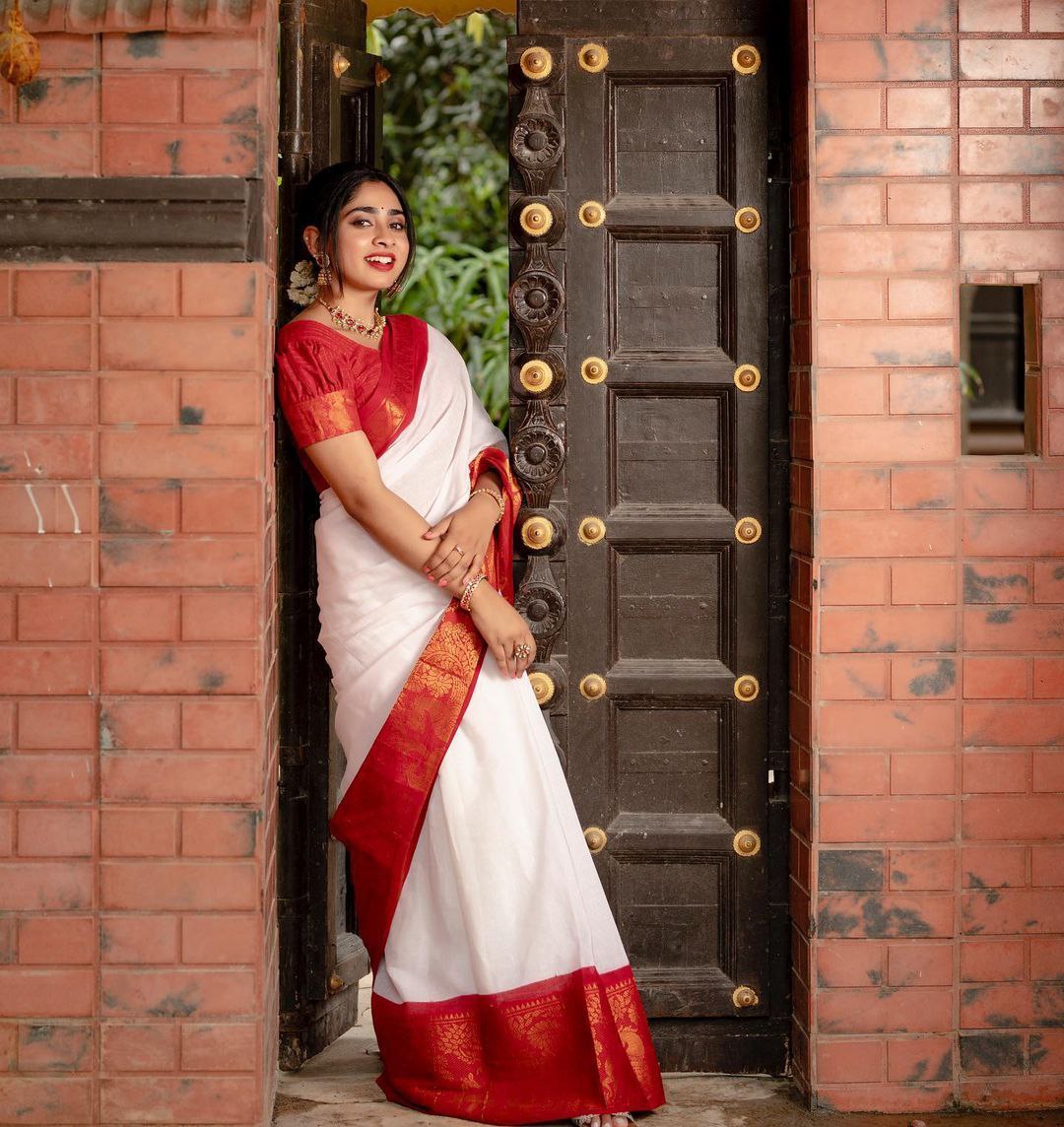 Luxuriant Jaquard White Color Silk Saree