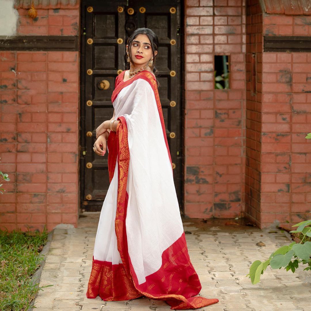 Luxuriant Jaquard White Color Silk Saree