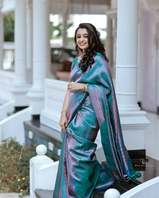 Luxuriant Jaquard Rama Color Silk Saree