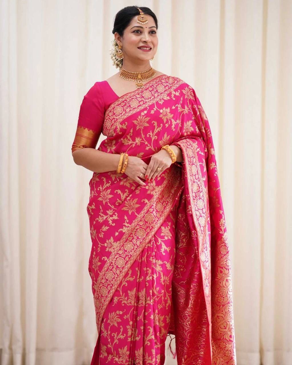 Luxuriant Jaquard Pink Color Silk Saree