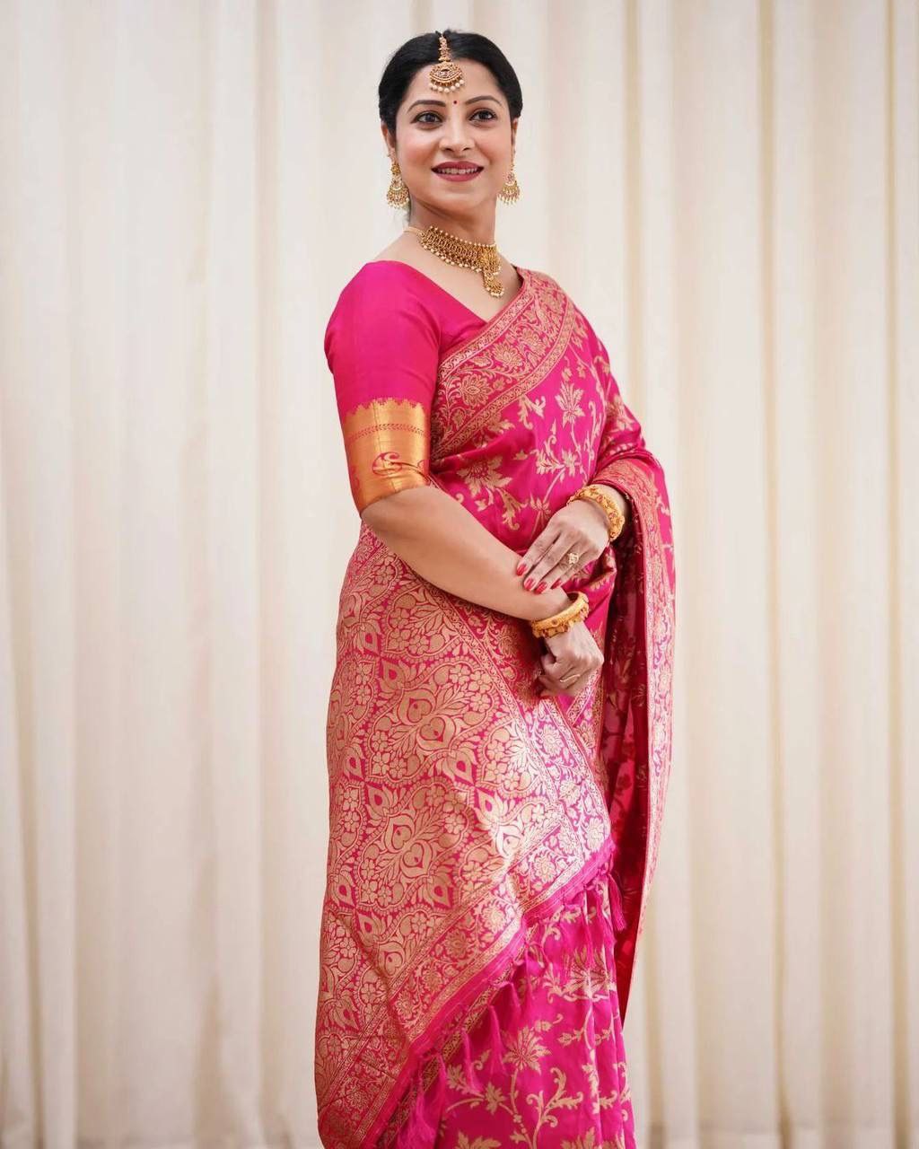 Luxuriant Jaquard Pink Color Silk Saree