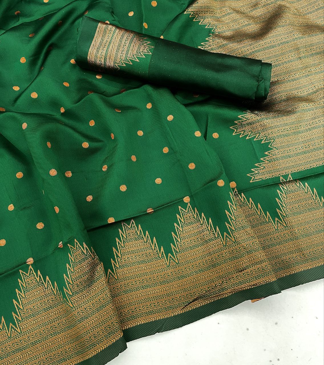 Stunning Jaquard Green Color Silk Saree