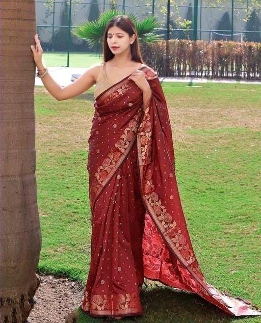 Daisy Jaquard Red Color Silk Saree