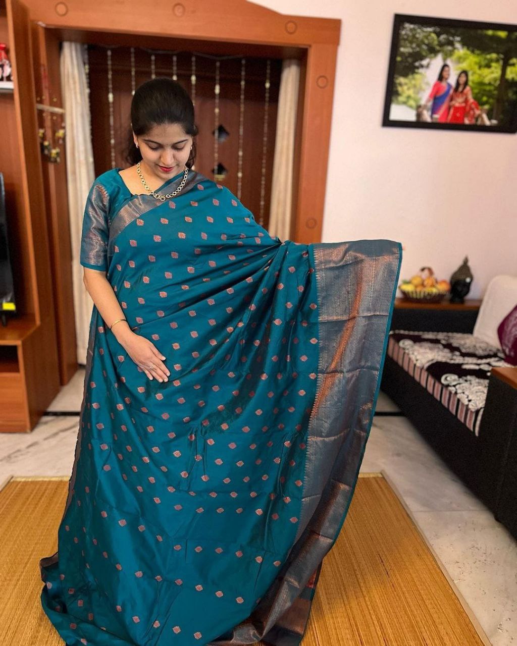 Unique Jaquard Rama Color Silk Saree