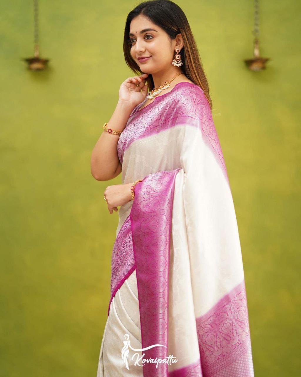 Exotic Jaquard Off White Color Silk Saree